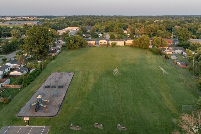 Evans School has students in grades PK, K-6.