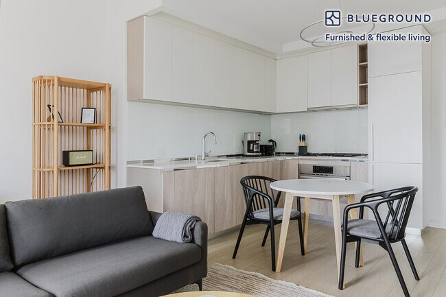 572 11th Ave unit FL12-ID1519, New York, NY 10036 - photo 3