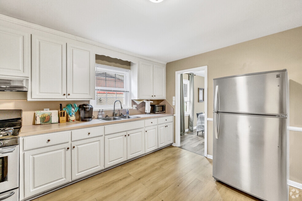 26 McDonald Rd, Hampton, VA 23669 - photo 1