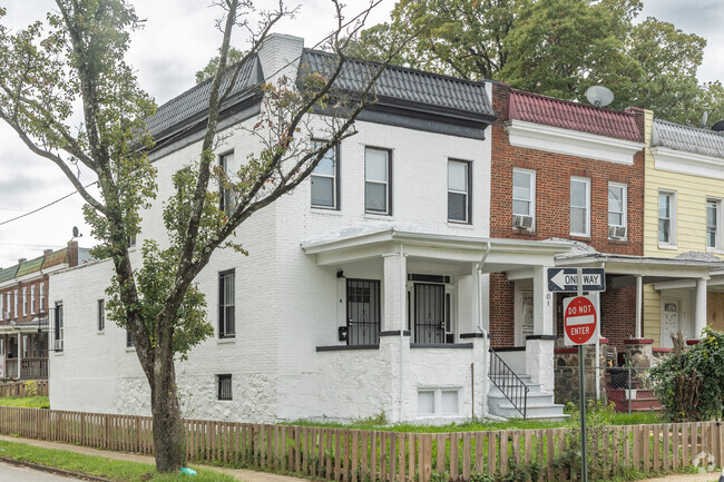 Porch-front row houses, 700-1,200 sq. ft., are typical in Langston Hughes.