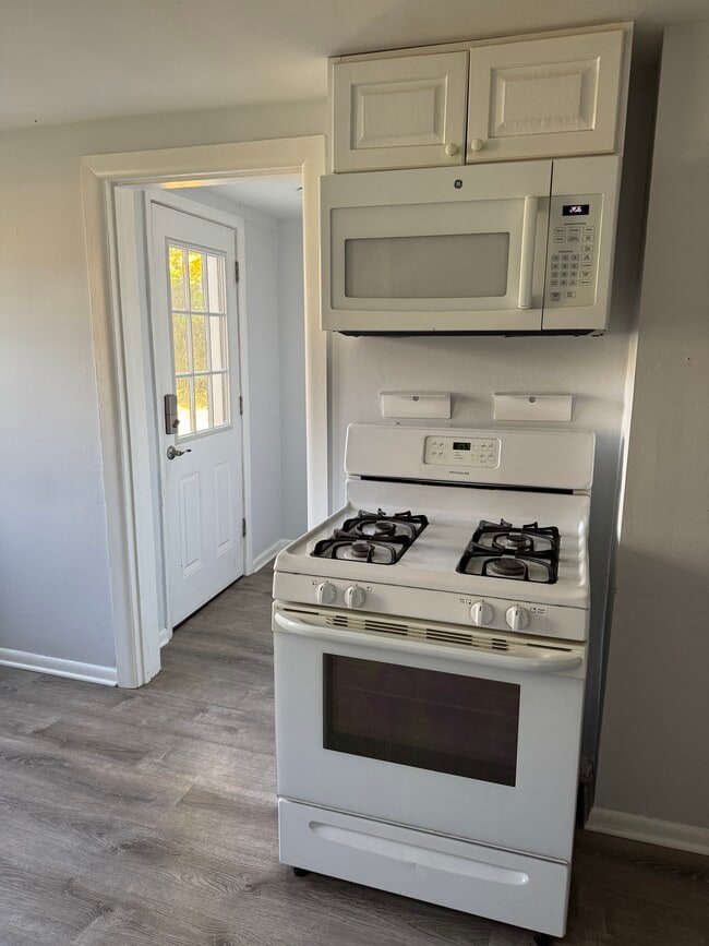 827 Woodward Ave, New Haven, CT 06512 - photo 6