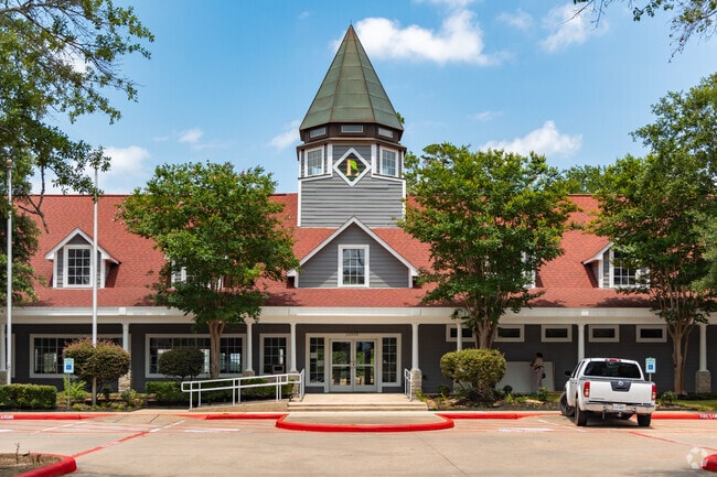 The Golf Club at Longwood is a premier golfing destination in Cypress.