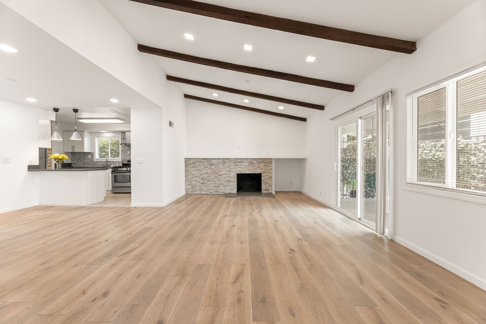 5700 Vanalden Ave unit A, Tarzana, CA 91356 - photo 1