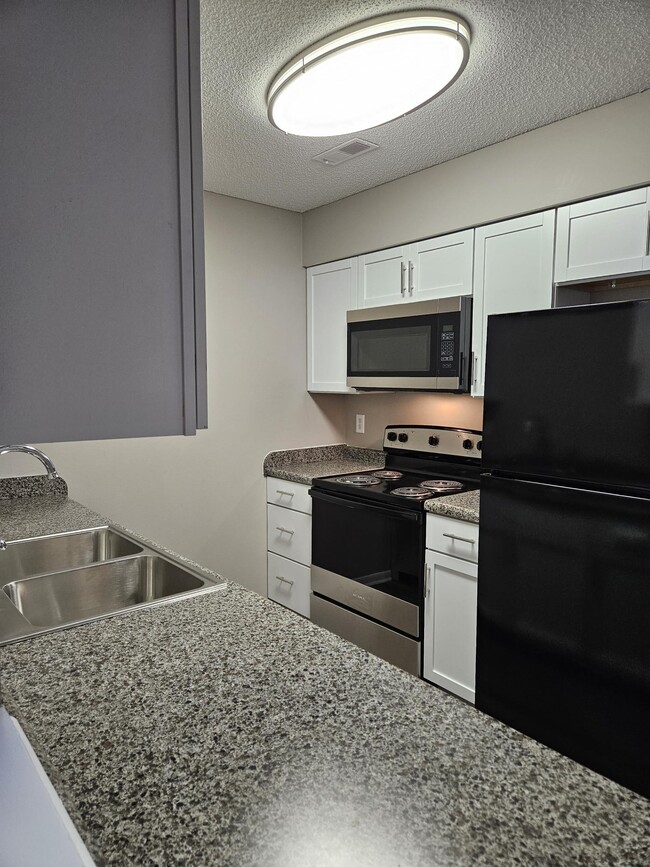 UPGRADED kitchen $1059-$1099