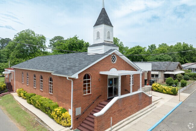 Find a beautiful place to worship in Oakwood Place.