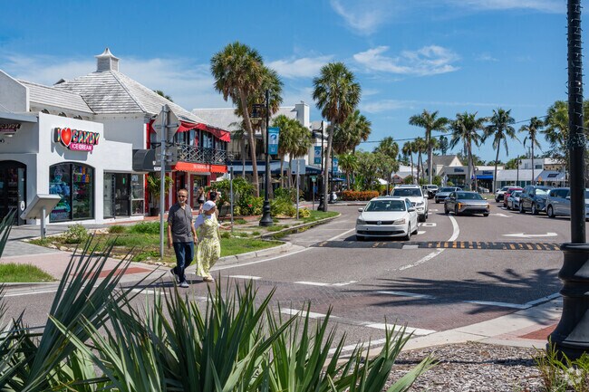 Old Miakka residents are in close proximity to the beautiful island of St. Armands.