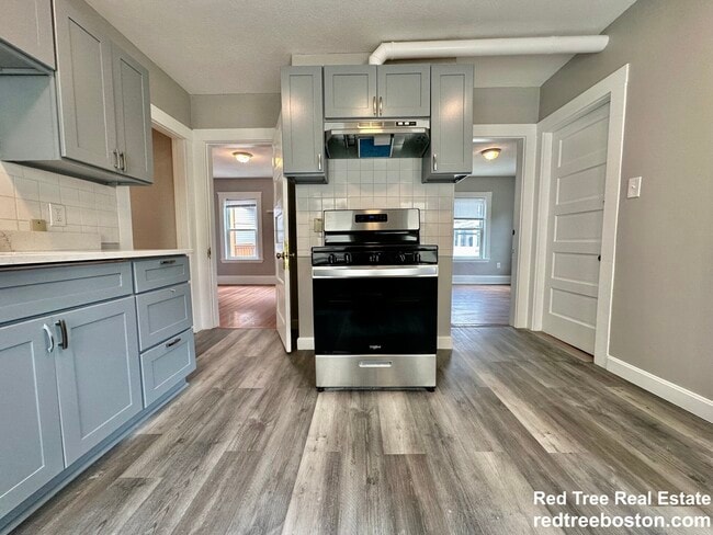 8 Mortimer Place unit 2, Somerville, MA 02145 - photo 4