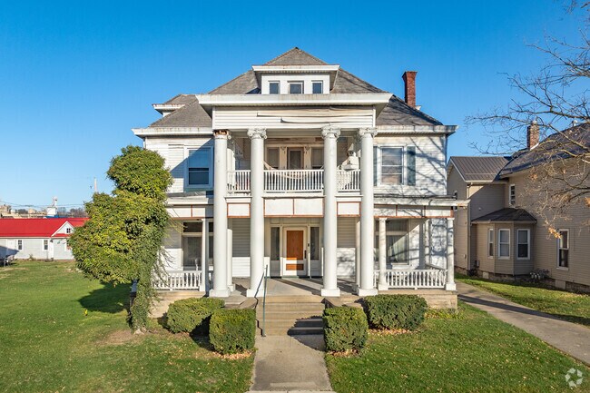 Many houses on Hudson Avenue in Newark, Ohio are from the late 1800s and early 1900s.