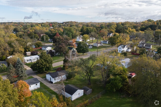Nixon is a mostly residential neighborhood on the East edge of CooperSt.