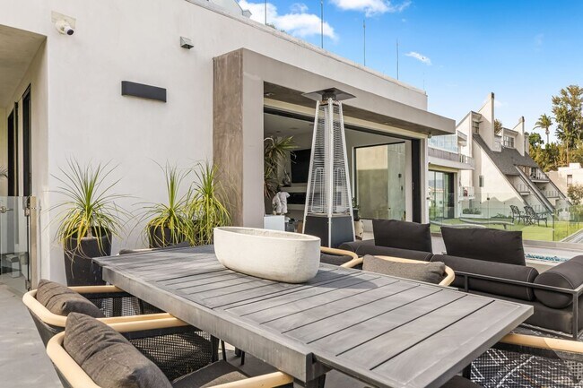 5170 Medina Rd, Woodland Hills, CA 91364 - photo 5