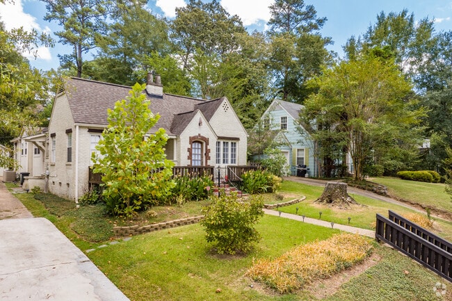 Belhaven is home to many cottages.