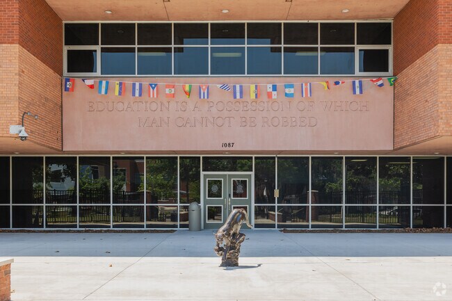 North Charleston High School is a part of the Charleston County School District.