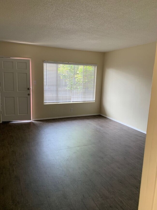 Harbor Apartments, Long Beach, CA 90810 - photo 3