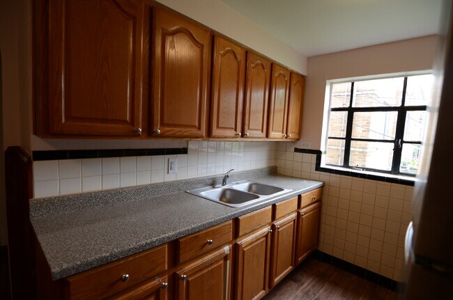 2553 Williams Ave unit 1, Cincinnati, OH 45212 - photo 5