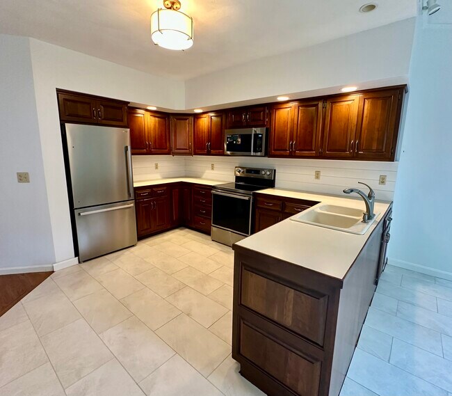 4480 Post Rd unit 4, East Greenwich, RI 02818 - photo 3