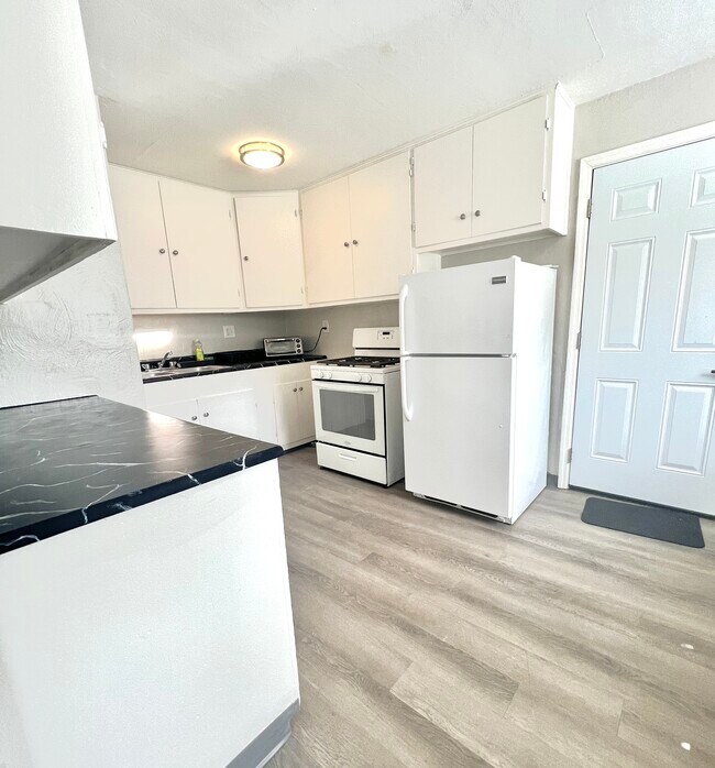 2386 Velma Ave, Columbus, OH 43211 - photo 2