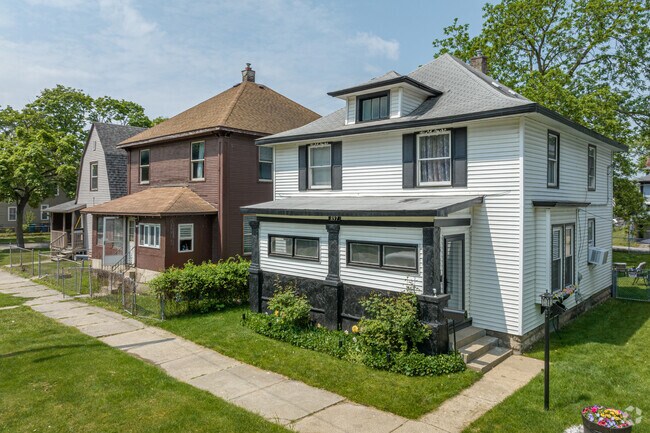 Spacious homes are sometimes tightly-spaced in the Roosevelt Park neighborhood.