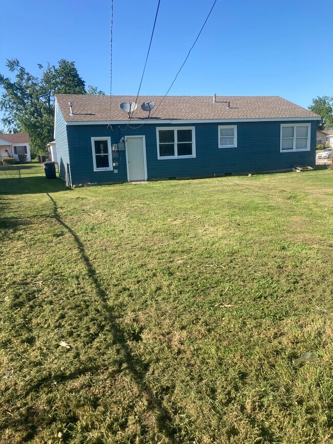 1401 Hite Blvd, Enid, OK 73703 - photo 3