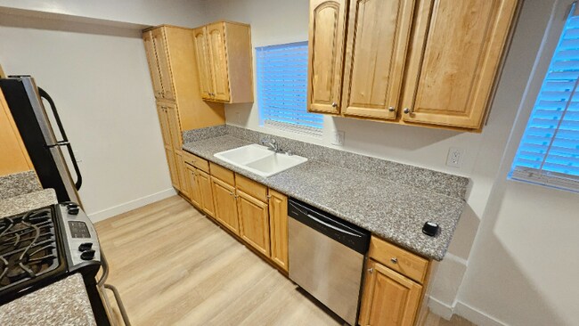 1130 N Fuller Ave unit 6, West Hollywood, CA 90046 - photo 5