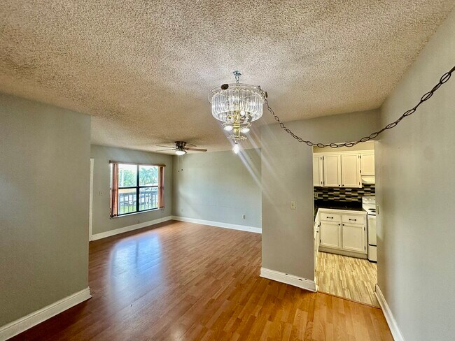 2570 W 67th Place unit 212, Hialeah, FL 33016 - photo 3