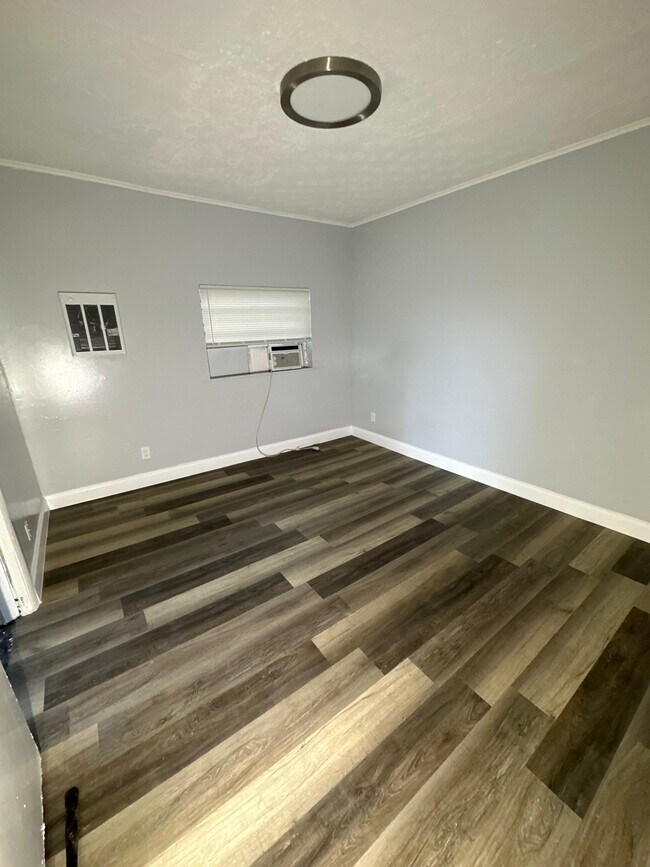 1039 Phelps St, Jacksonville, FL 32206 - photo 2