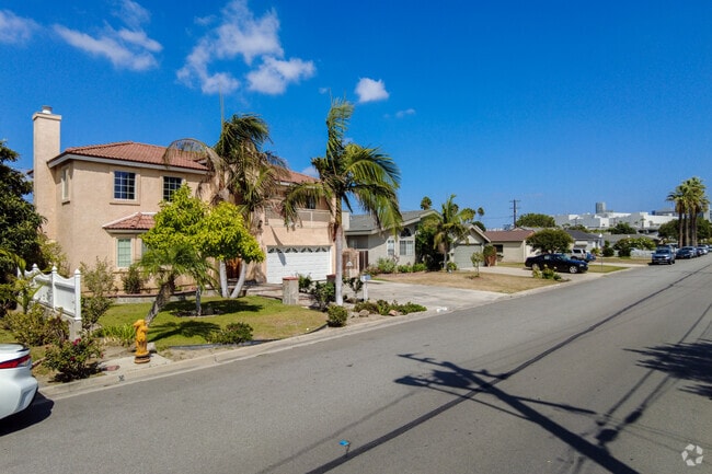 Palm trees and green lawns front many of the houses in the Anaheim Resort neighborhood.