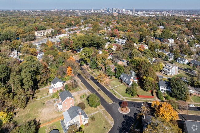 Reedy Creek is a quiet and conveniently located neighborhood just 6 miles from DT Richmond.