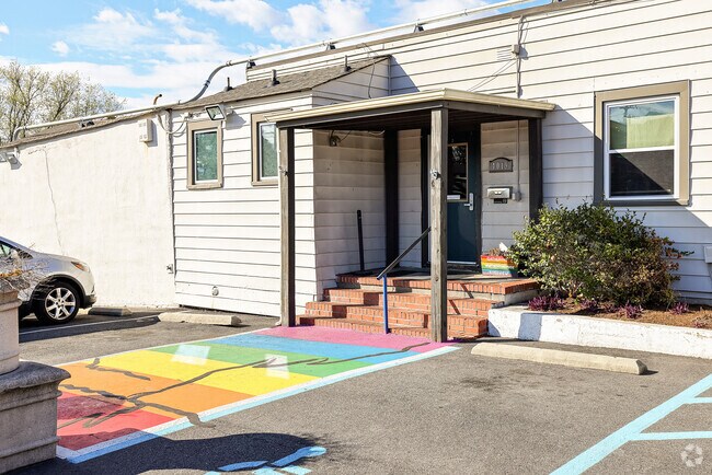 MJ's Restaurant On Granby Street offers American comfort food & karaoke.