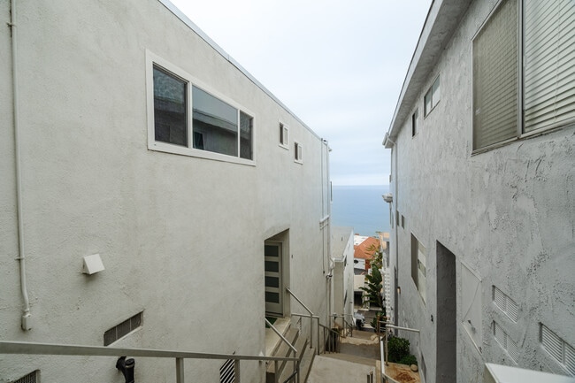 18203 Coastline Dr unit 7, Malibu, CA 90265 - photo 2