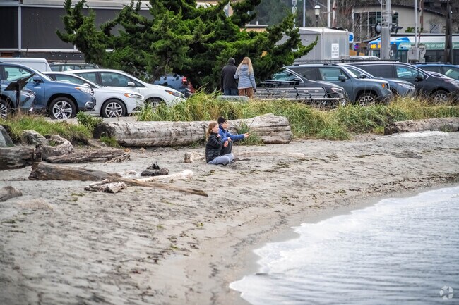 Come enjoy the waterfront in Edmonds near Pine Park.