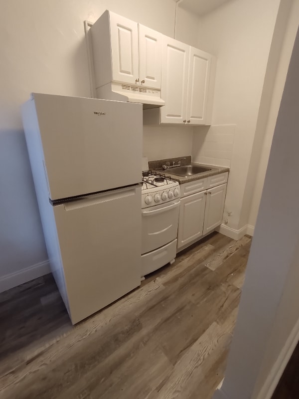 E 53rd St 2nd Ave Unit 4, New York, NY 10022