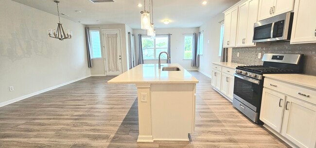 904 Kinsey Aly unit Bedroom 2, Charlotte, NC 28217 - photo 2