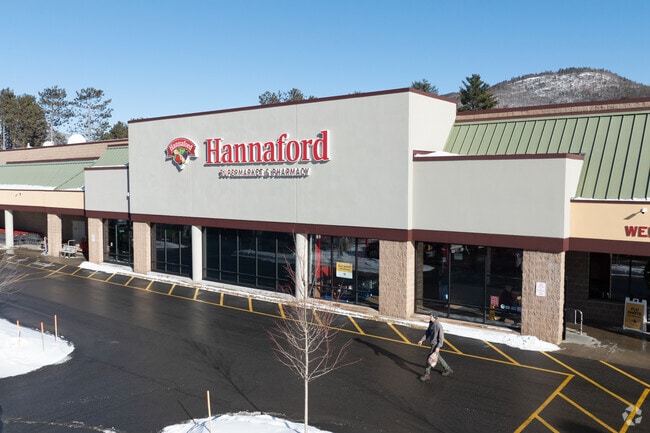 Residents of Fryeburg can reach Hannaford quickly for a wide selection of groceries.