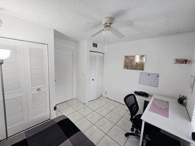 1102 Green Pine Blvd unit 52, West Palm Beach, FL 33409 - photo 3