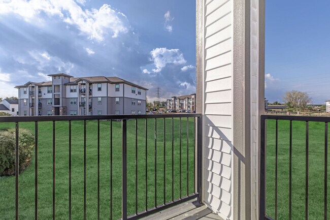 Retreat At Scioto Creek, Columbus, OH 43228 - photo 6