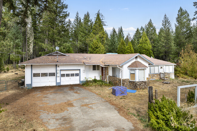 Manufactured homes are popular in the O'Brien neighborhood.