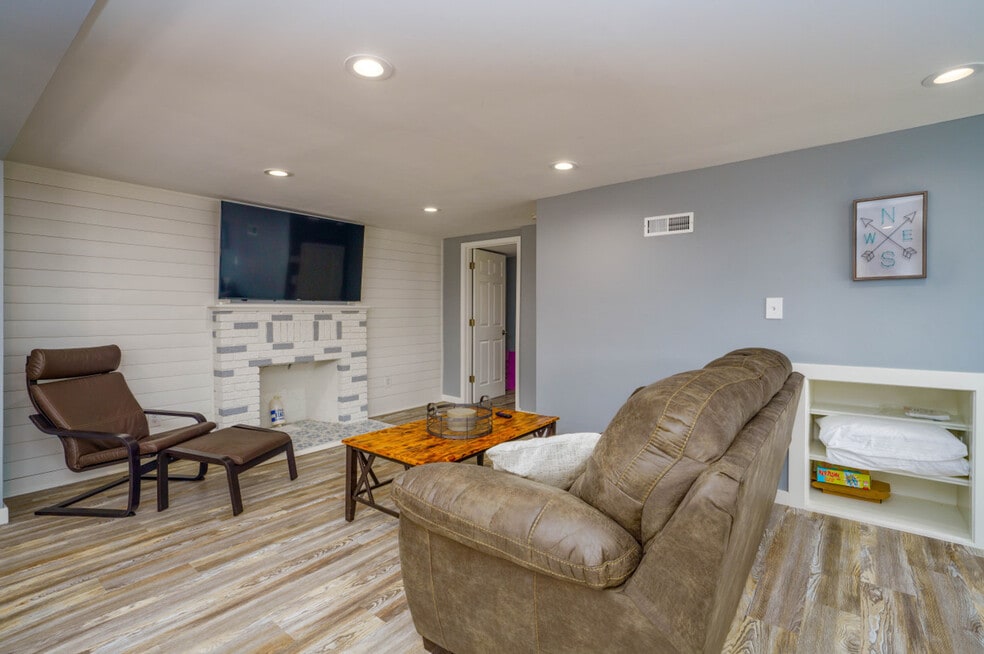 5571 N Chagrin Dr unit ID1061078P, Mentor-On-the-lake, OH 44060 - photo 1