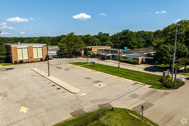 Spring Valley Center for Exploration has teachers with a C rating on Niche.