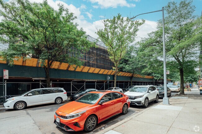 The student-teacher ratio at PS 2 Meyer London is 11.