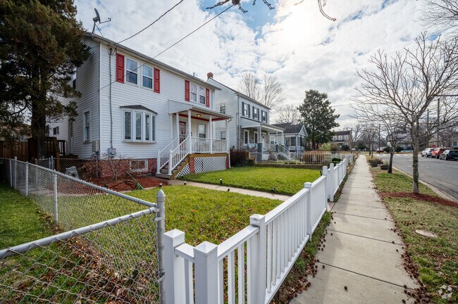 There are larger colonial homes with spacious yards throughout the Kenilworth neighborhood.
