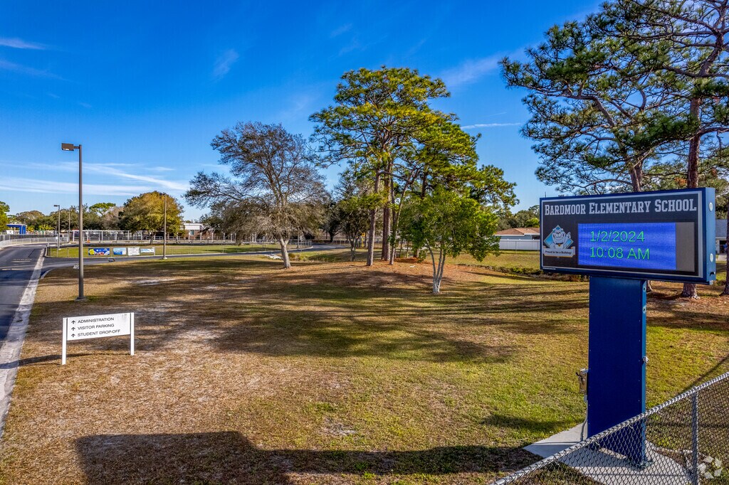 Bardmoor elementary school serves the Seminole, FL area.