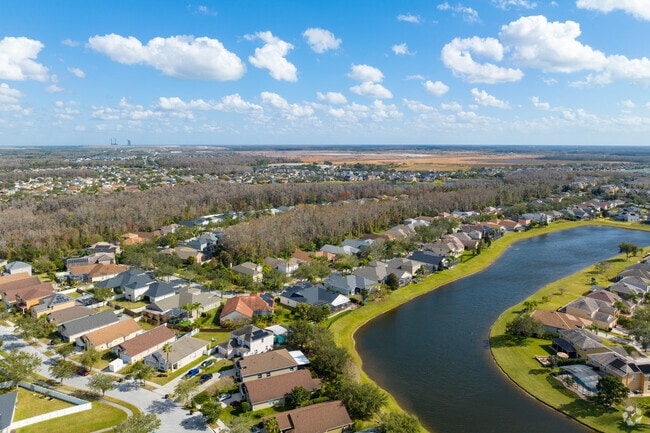Parks, lakes, amusement parks, and vacation spots can be found near the Lee Vista neighborhood.