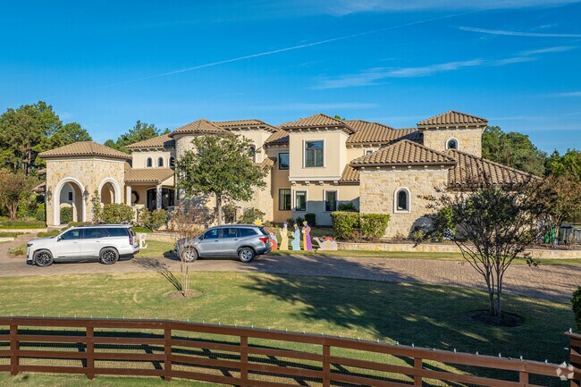 Nearby gated communities like Willowcreek Ranch in Tomball feature luxurious custom homes.