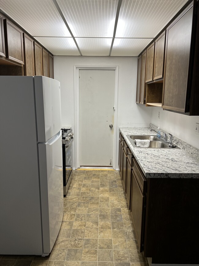 1931 Nuevo St, Hemet, CA 92545 - photo 4