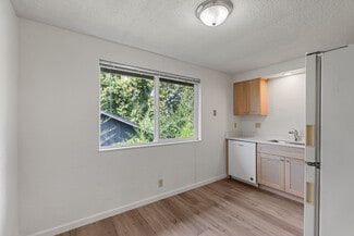 141 16th St Unit 5, Springfield, OR 97477