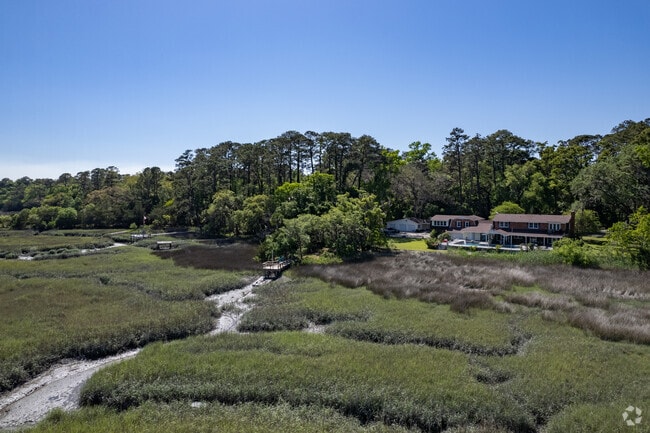 Waterfront homes in Sandfly line the Moon River.