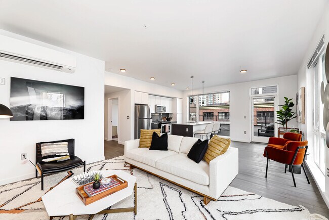 Surrey on Main, Bellevue, WA 98004 - photo 2