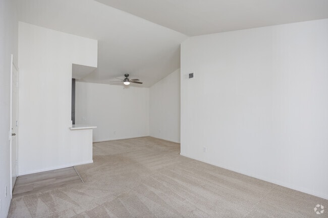 2BR, 2BA - 925SF - Living/ Dining Room