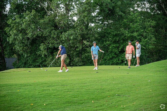 Brookfield Country Club has an 18-hole golf course designed by Mike Riley in Brookfield West.