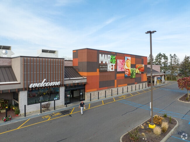 Market 32 is a go-to place to grab groceries in South Troy.